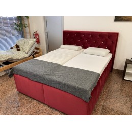 Luxusní čalouněná postel